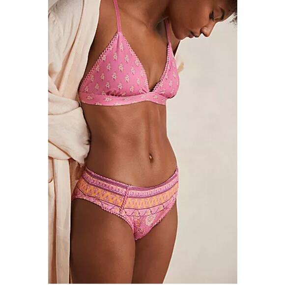 Spell & The Gypsy Collective Floral Utopia Bralette & Bloomers Set Flamingo Pink - Picture 1 of 7